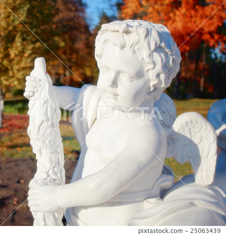 Garden marble statue of angel Garden marble statue of angel 25063439