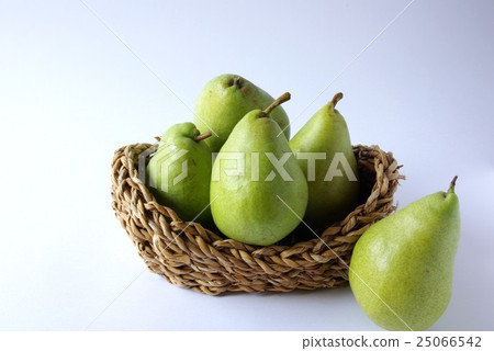 Pear Margherit Marie La 25066542