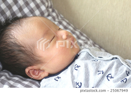 1 month old baby 25067949