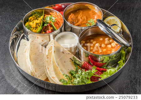 Indian curry meal chapati and curry lunch Indian curry meal chapati and curry lunch 25079233