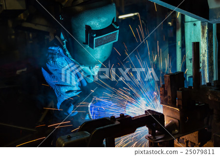 operator welding steel construction by MIG welding 25079811