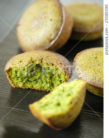 Pomponto Matcha (black background) Pomponto Matcha (black background) 25080390