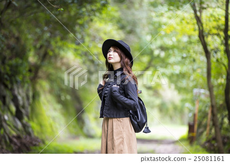 A young lady wearing a hat strolling the hiking course of Hyogo ken Takedao waste line 25081161