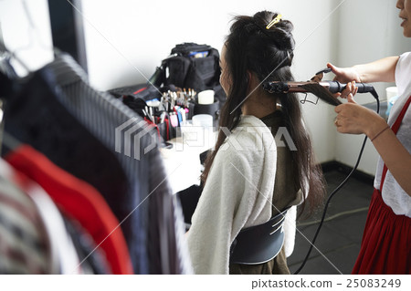 Model hair makeup 25083249