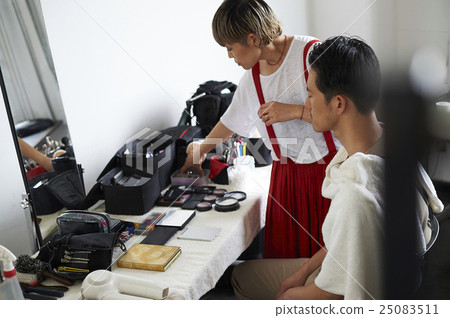 Professional makeup 25083511