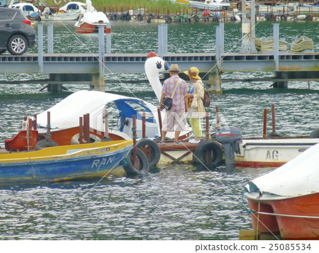 Date _ Swan boat _ Elderly people * Ver.3 Date _ Swan boat _ Elderly people * Ver.3 25085534