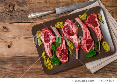 Raw fresh lamb ribs with sauce 25086102