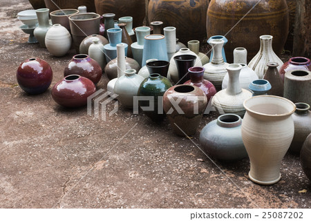 图库照片: potters hands shaping soft clay make earthen pot