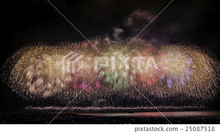 Gion Major Kashiwazaki Festival large fireworks display of the sea 100 ump balls launched simultaneously Gion Major Kashiwazaki Festival large fireworks display of the sea 100 ump balls launched simultaneously 25087518