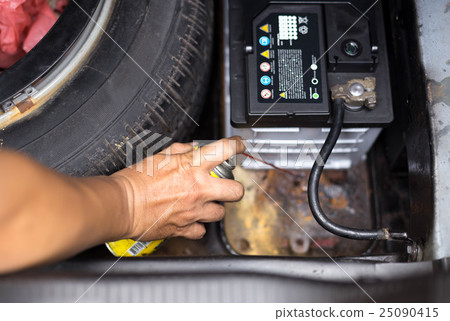 mechanic spray oil for battery replacement 25090415