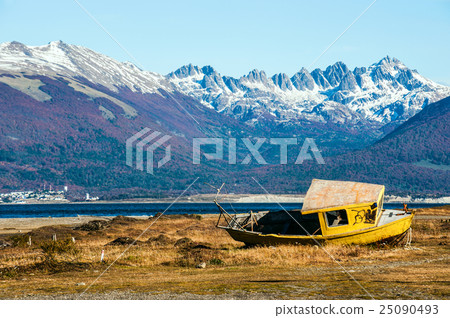 Autumn in Patagonia. Tierra del Fuego, Beagle 25090493