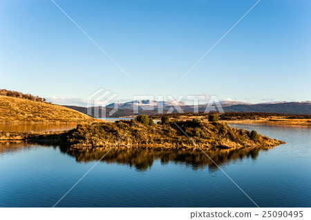 Autumn in Patagonia. Tierra del Fuego, Beagle  25090495