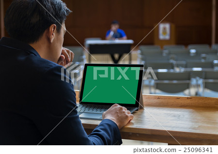 Businessman sitting and using computer laptop showing the blank green screen over the Meeting Blurred background at bright conference hall, Business meeting concept Businessman sitting and using computer laptop showing the blank green screen over the Meeting Blurred background at bright conference hall, Business meeting concept 25096341