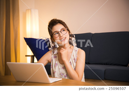 young woman young woman 25096507