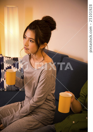 young woman      25101928