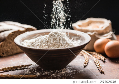 spelt flour 25102036