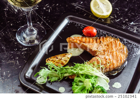 salmon steak salmon steak 25102341
