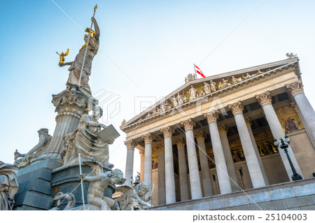 Austrian parliament building with Athena statue 25104003