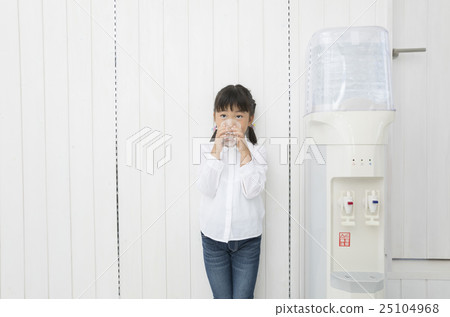 Water server and child 25104968