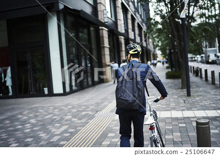 Businessman cycling 25106647