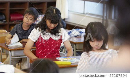 Elementary school class image Elementary school class image 25107294