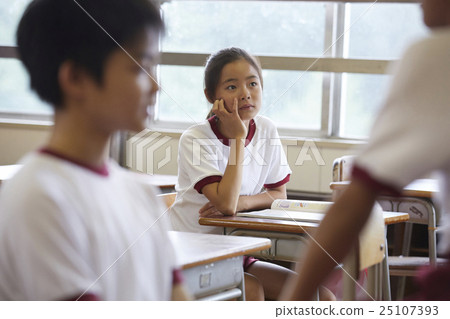 Primary school student love image Primary school student love image 25107393