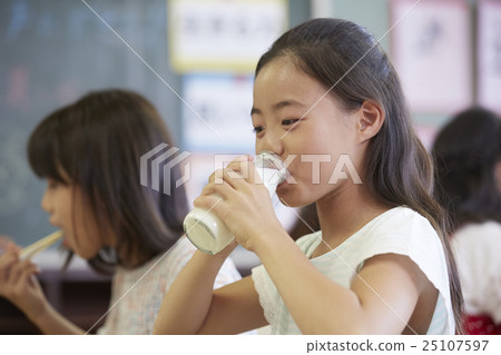 小學午餐 25107597