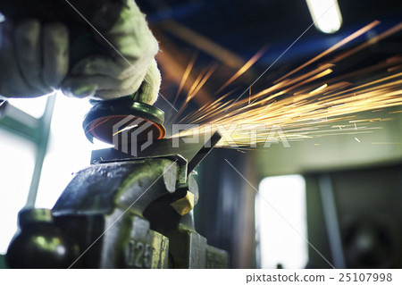 Polishing operation 25107998