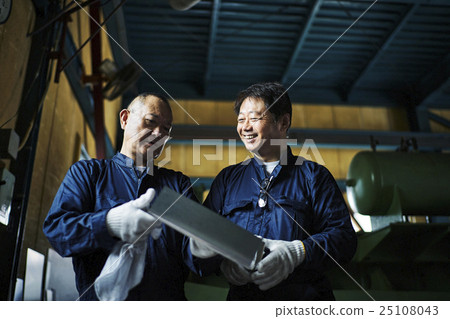 工廠裡的工匠 25108043