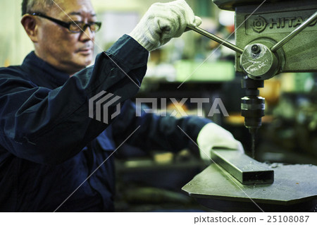 工廠裡的工匠 25108087