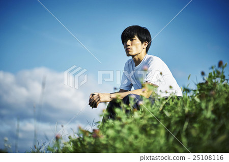 Factory staff during break 25108116