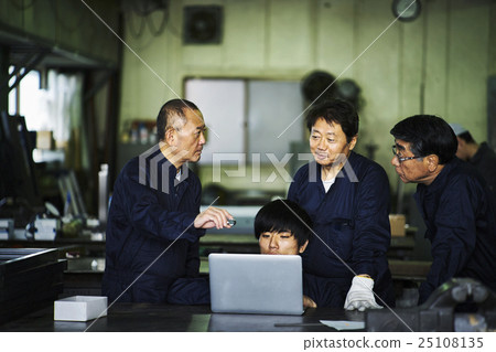 Worker confirming PC Worker confirming PC 25108135