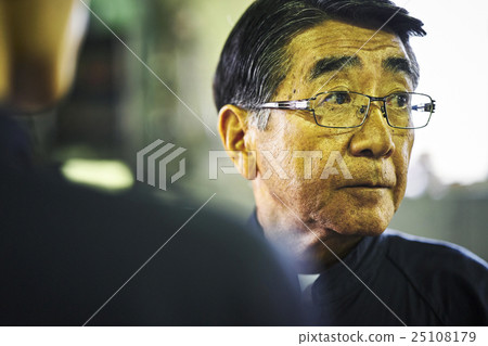 Craftmen in the town factory Craftmen in the town factory 25108179