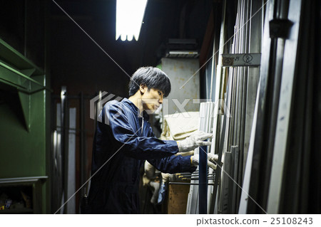 Craftmen in the town factory 25108243