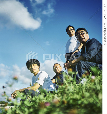 Factory staff during break 25108252