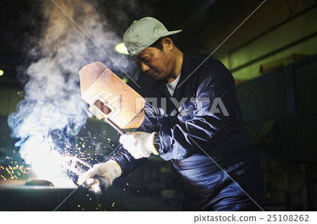 Welding operation 25108262