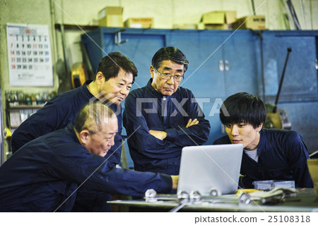 工人確認電腦 25108318