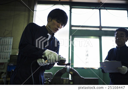 Craftmen in the town factory Craftmen in the town factory 25108447