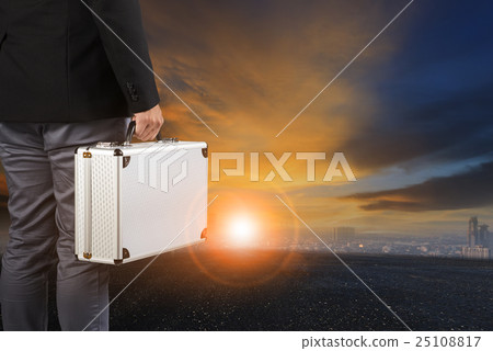 business man and breifcase standing  25108817