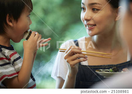 Lunch at my homecoming place 25108981