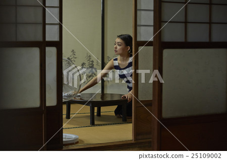 Country life image 25109002