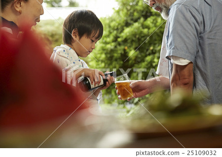 Lunch at my homecoming place 25109032