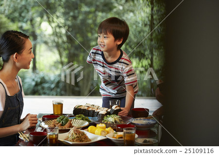 Lunch at my homecoming place Lunch at my homecoming place 25109116