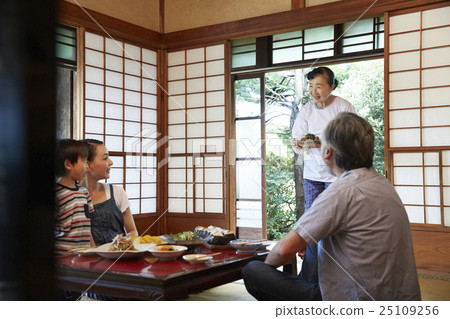 Lunch at my homecoming place 25109256
