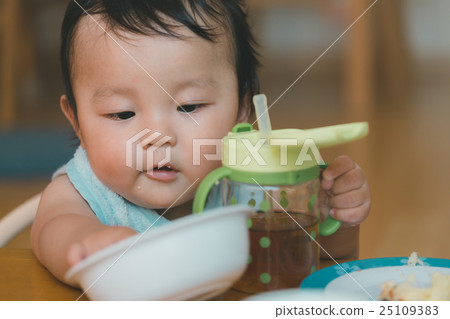 嬰兒 寶寶 寶貝 25109383