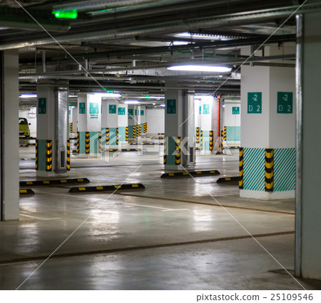 Empty underground parking garage 25109546