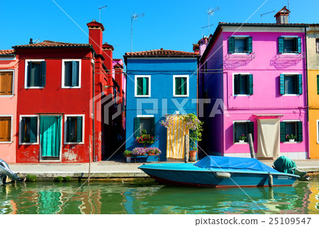 Colored houses in Burano 25109547