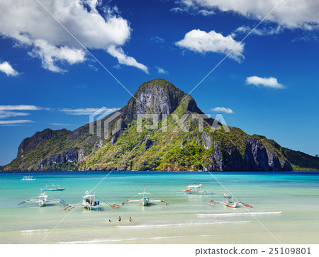 El Nido bay, Philippines 25109801