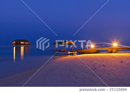 Jetty beach at sunset - Maldives 25110894