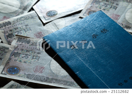 Pension notebook and money black back 25112682